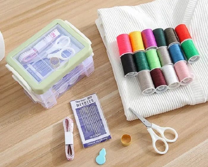 Portable Household Sewing Kit Box, Fabric Craft Needles Thread Scissor Set, Plastic Transparent Sewing Thread Storage, Multifunction PP Box Sewing Kit, Home & Travelling Sewing Accessories Portable Household Sewing Kit Box, Fabric Craft Needles Thread Scissor Set, Plastic Transparent Sewing Thread Storage, Multifunction PP Box Sewing Kit, Home & Travelling Sewing Accessories